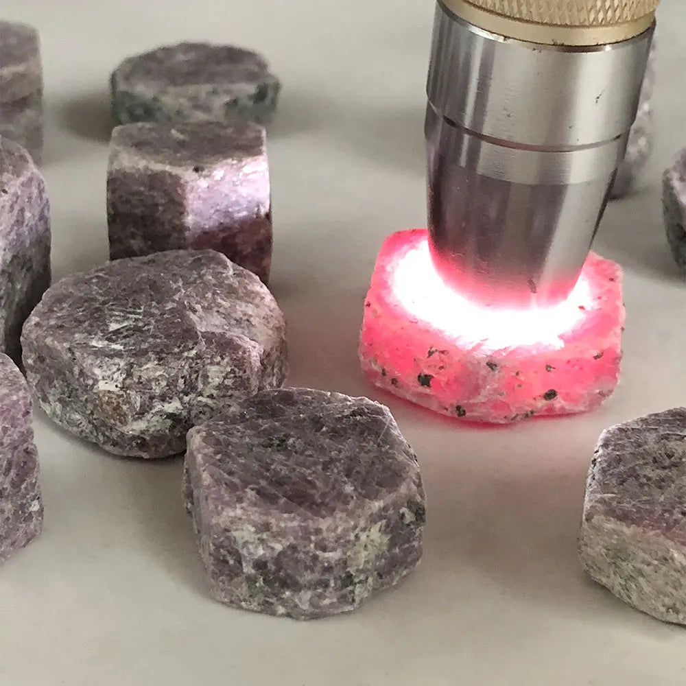 100g Bulk Natural Stone Raw Red Corundum Ruby Crystals Minerals Healing Stones Gemstones Reiki Home Decor Garden Decoration Gift