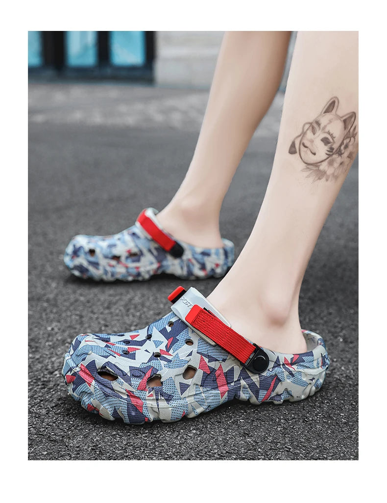 New Men's Clogs Slippers Sandal Male Garden Shoes Flat Camouflage Sandals Male Sneakers Outdoor Flip Flops Home Clogs