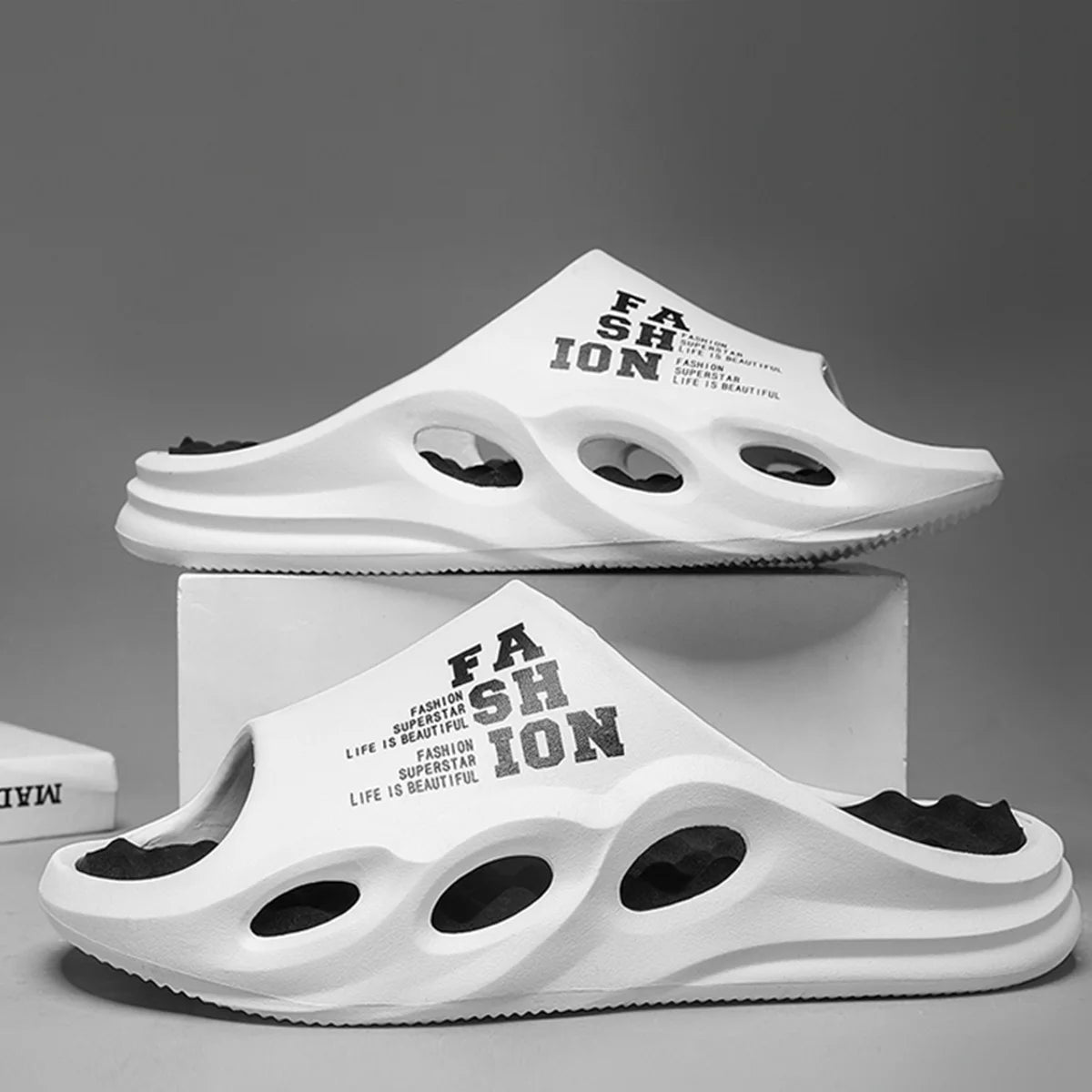 Men Fashion Massage Slippers Indoor/Outdoor Sandals Beach Flip Flop Thick Sole Male Slides Summer Non-Slip Men Shower Slippers