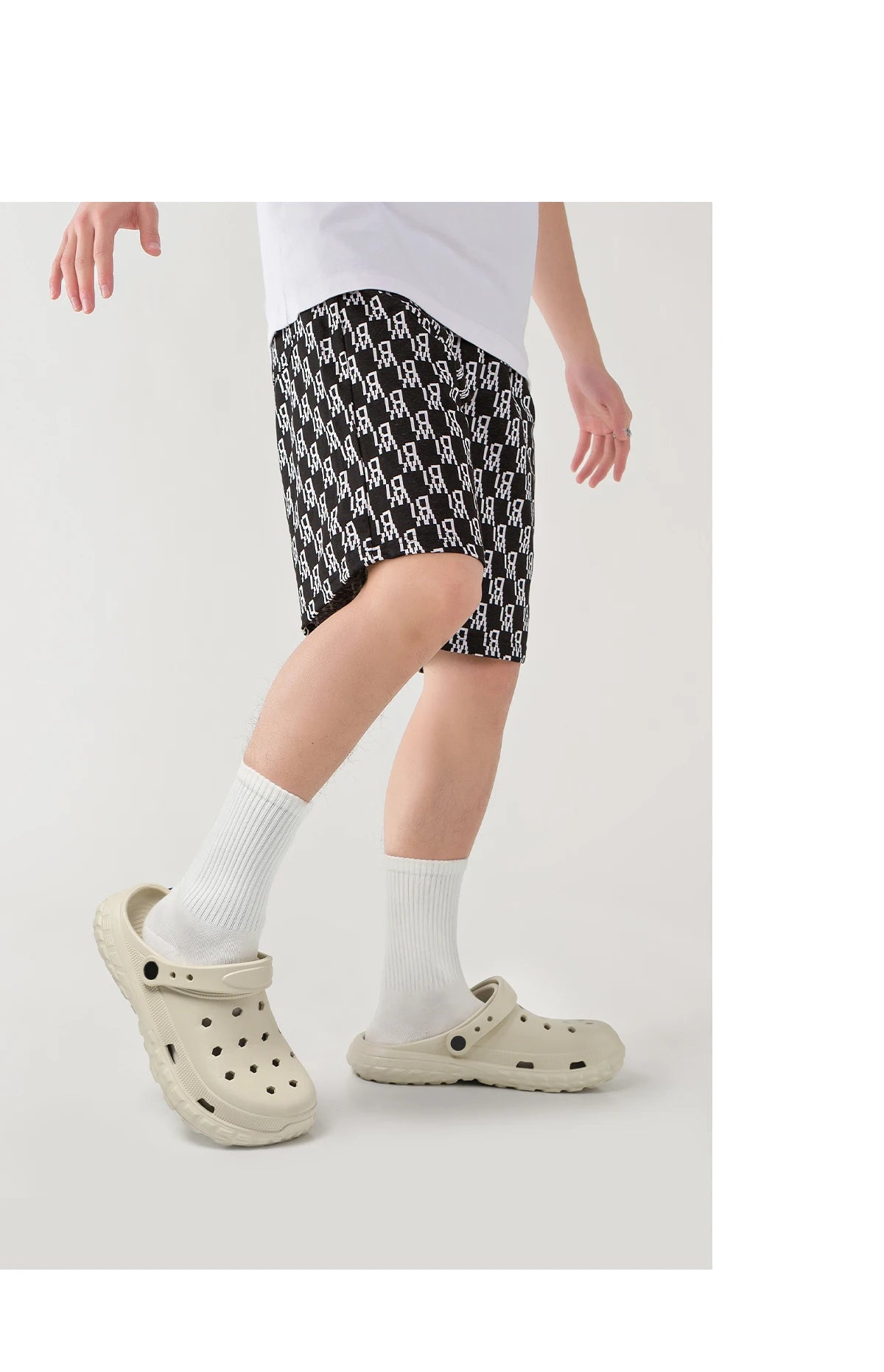 Women and Men's Hole Shoes Summer Non-Slip Outdoor Sandals Closed Toe Shit Feeling Beach Slippers Thick Bottom Soft Bottom